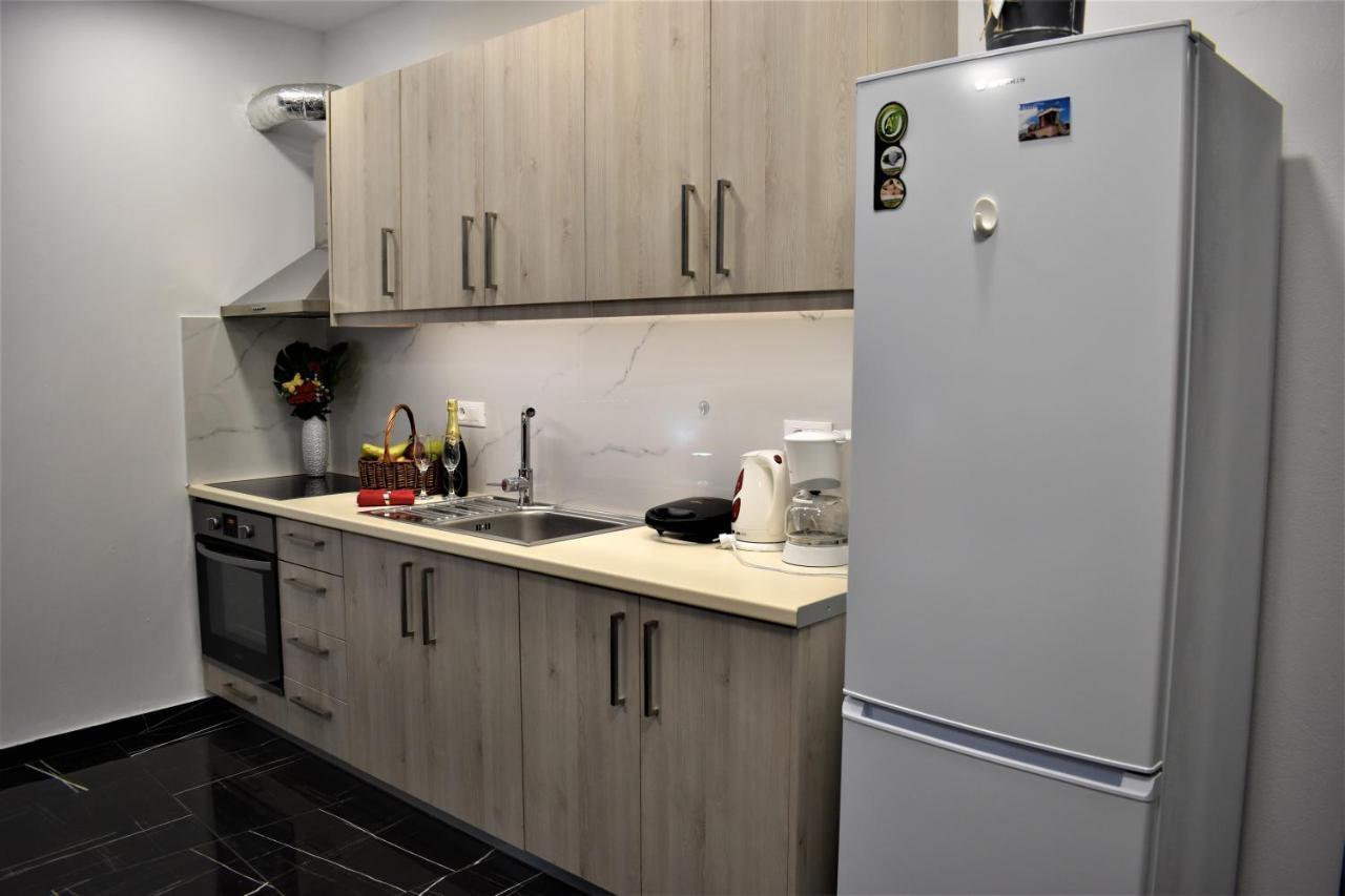 Istron Corner Apartments Luaran gambar