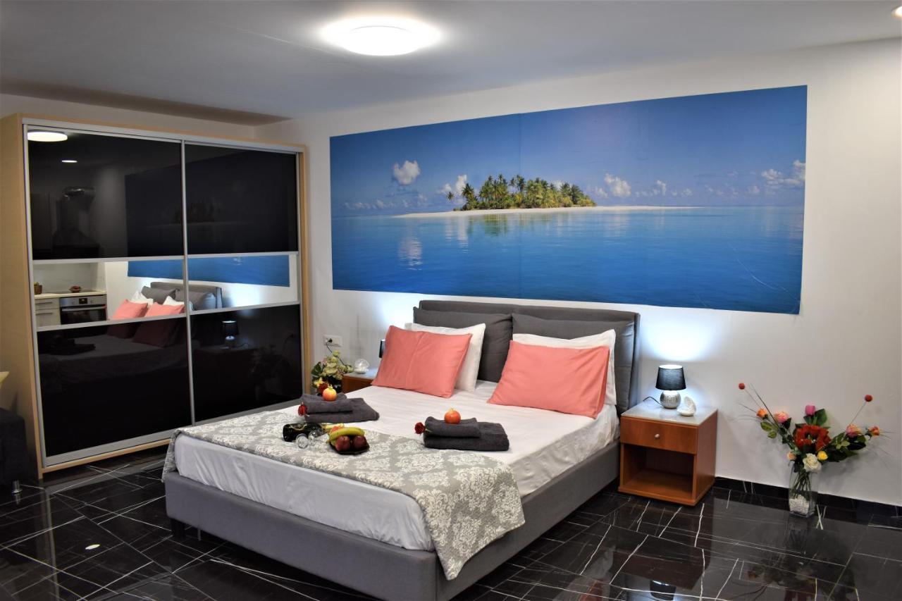Istron Corner Apartments Luaran gambar