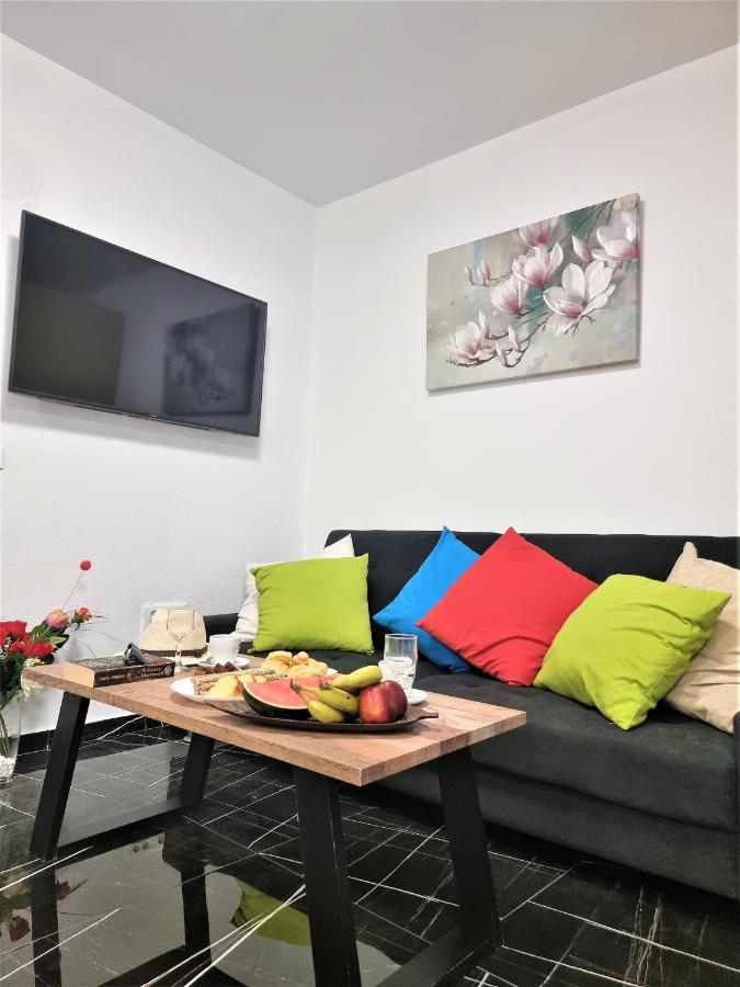 Istron Corner Apartments Luaran gambar