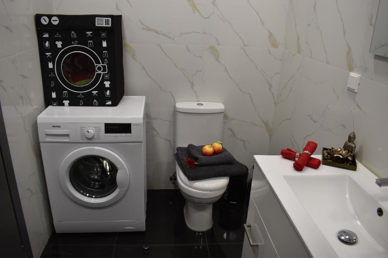 Istron Corner Apartments Luaran gambar