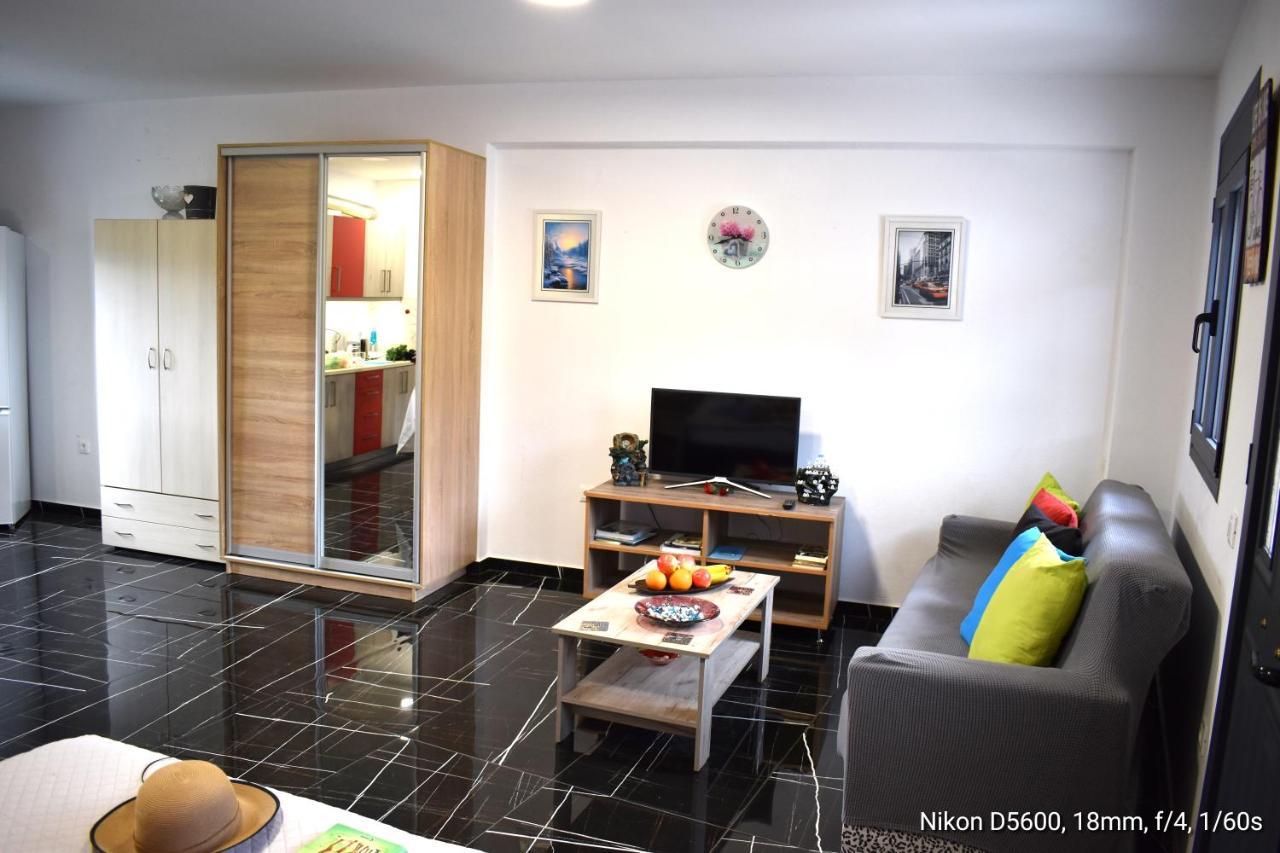 Istron Corner Apartments Luaran gambar