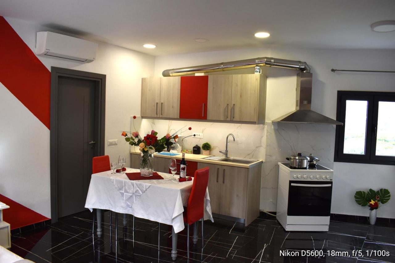 Istron Corner Apartments Luaran gambar