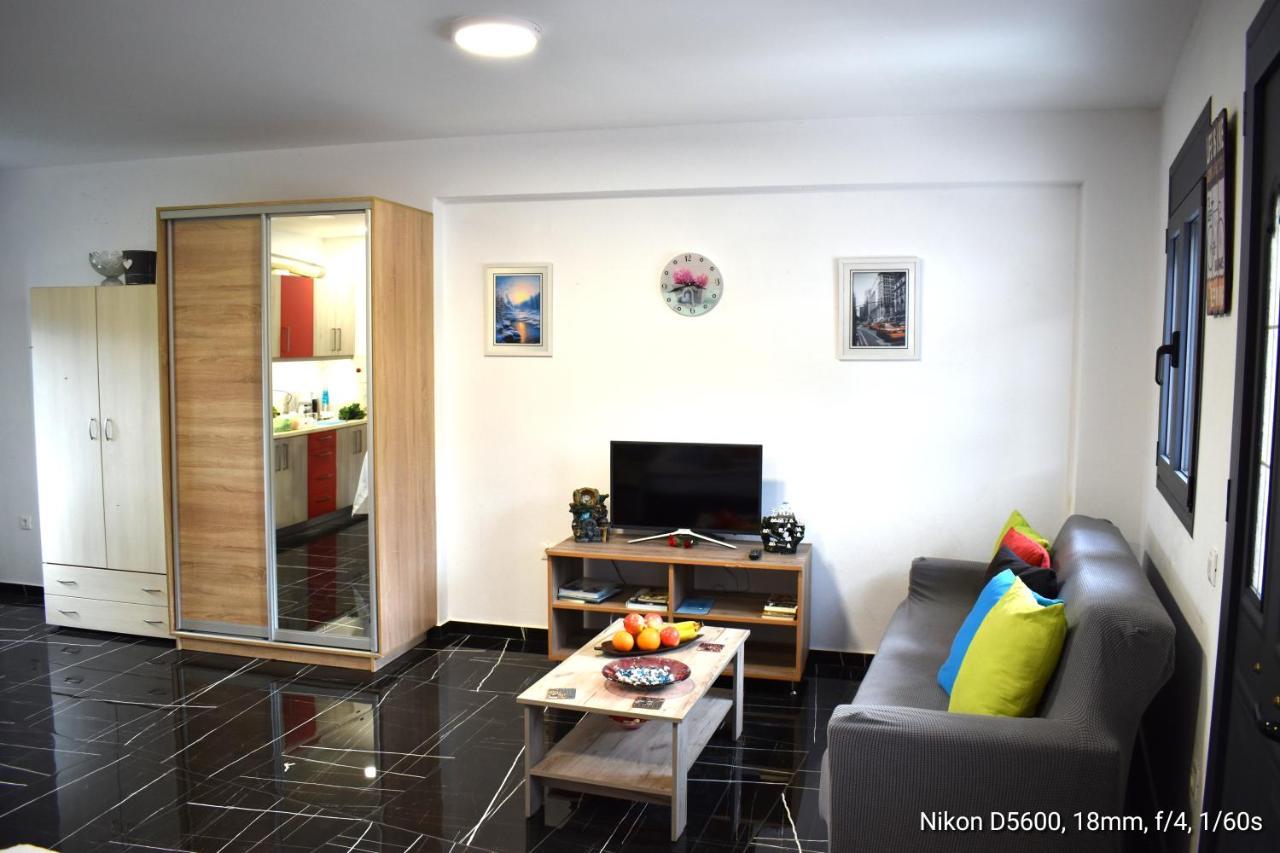 Istron Corner Apartments Luaran gambar